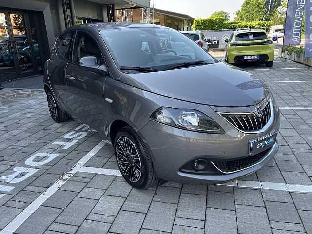 Lancia Ypsilon 1.0 FireFly 5 porte S&S Hybrid Ecochic Silver