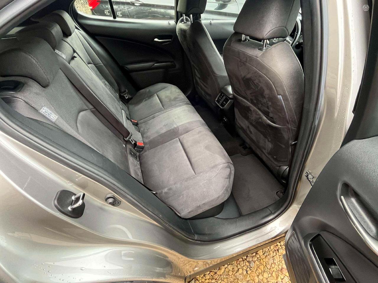 Lexus UX Hybrid Business