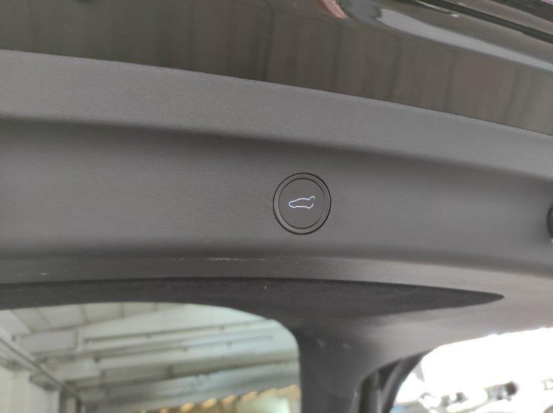 TESLA Model Y - Model Y AWD Performance