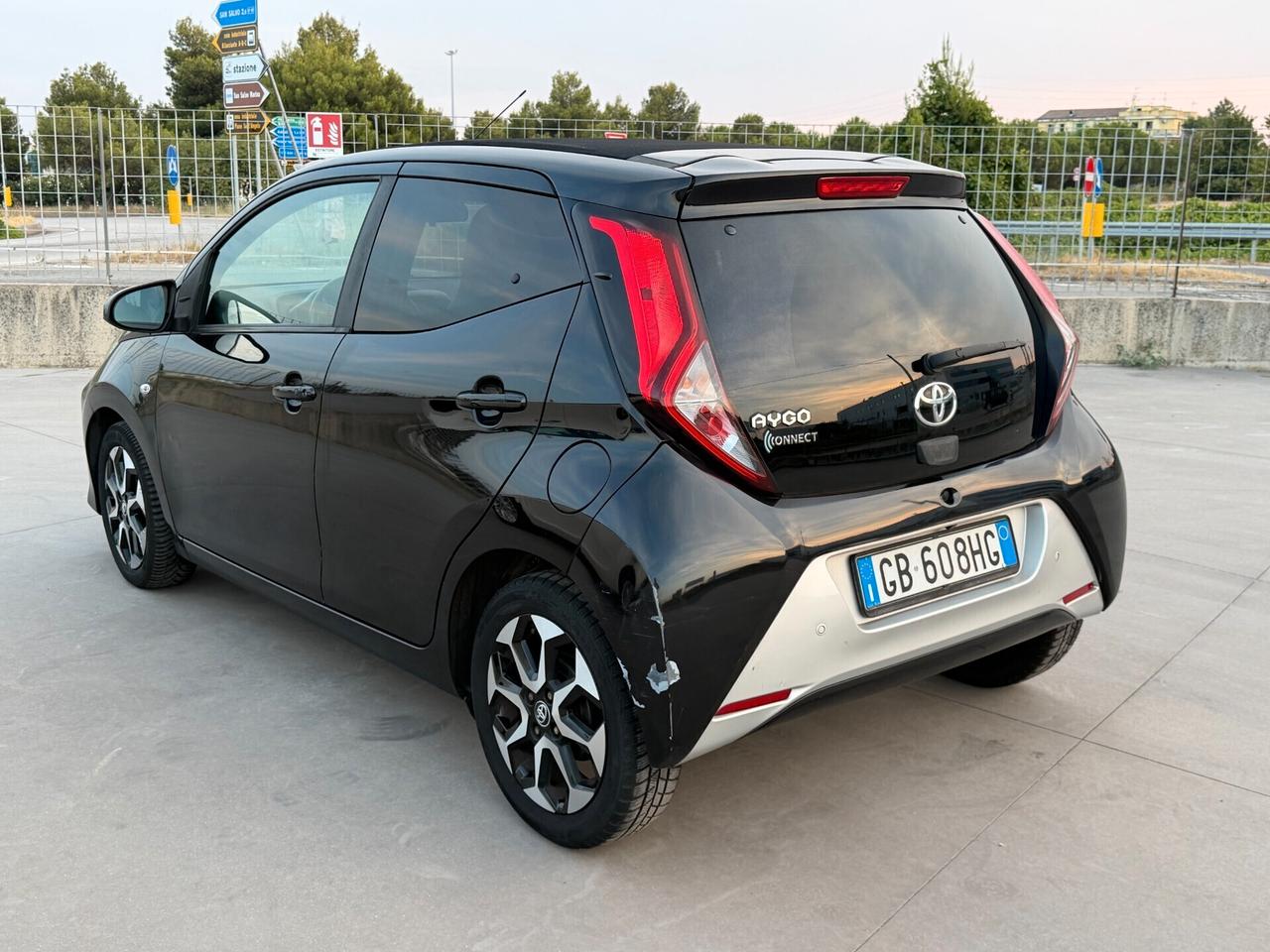 Toyota Aygo Connect 1.0 VVT-i 72 CV 5 porte x-wave MMT