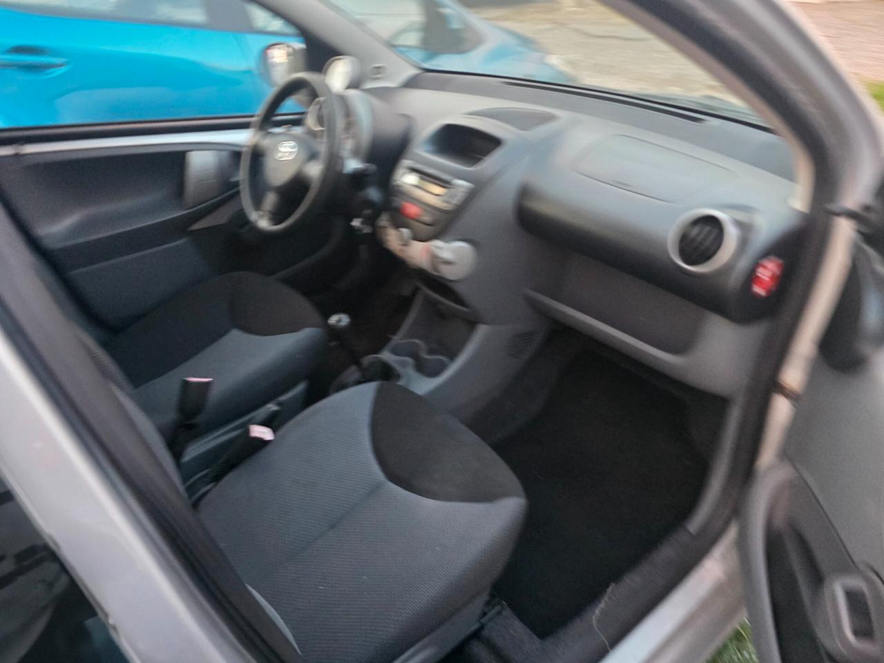 Toyota Aygo 1.0 12V VVT-i 5 porte Sol