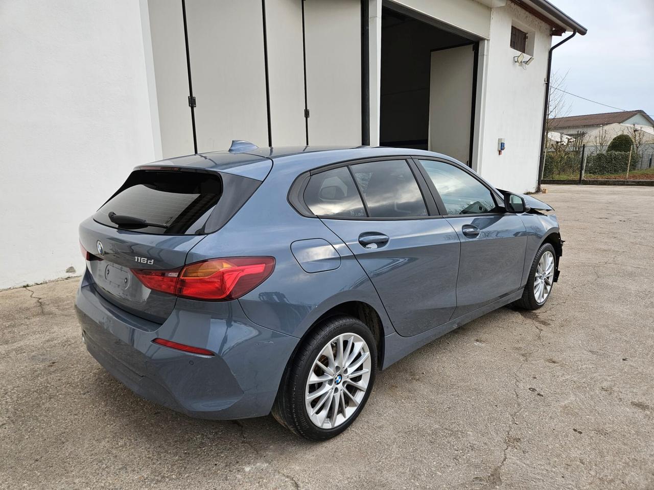 BMW 116d F40 auto START INCIDENTATA