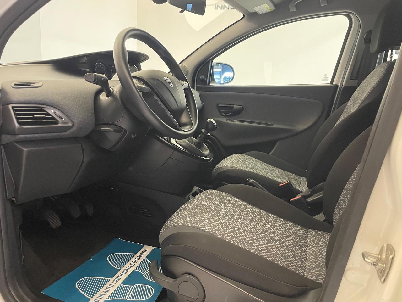 Lancia Ypsilon 1.0 FireFly 5 porte S&S Hybrid Ecochic Silver