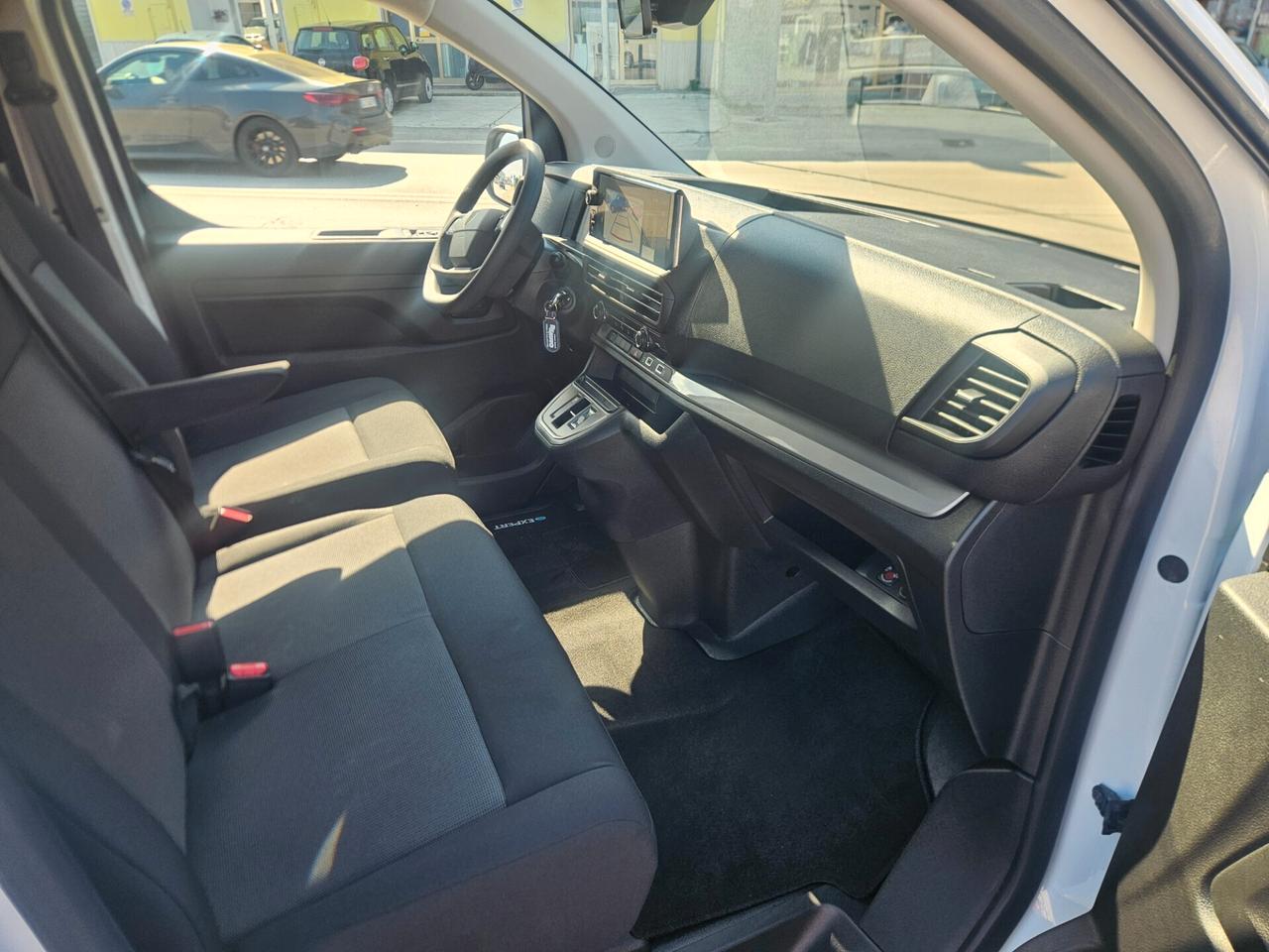 Noleggio 9 posti Peugeot Expert BlueHDi 180 S&S EAT8