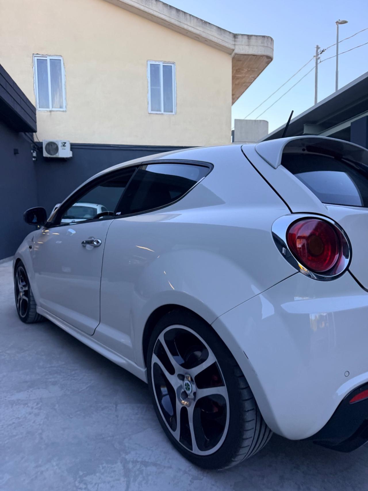 Alfa Romeo MiTo 1.4 T 155 CV Distinctive Premium Pack