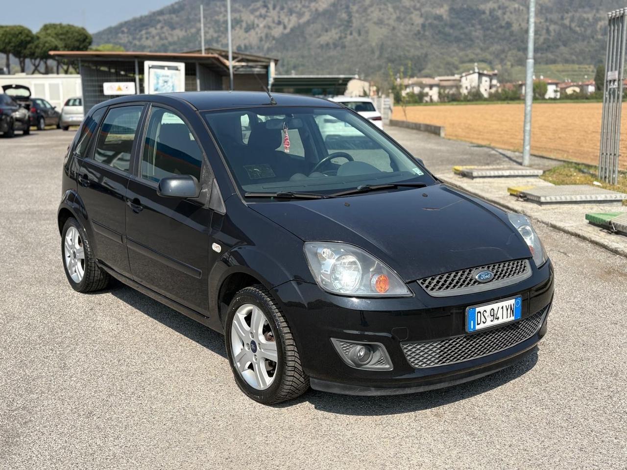 Ford Fiesta 1.4 TDCi 5p. Ghia NEOPATENTATI