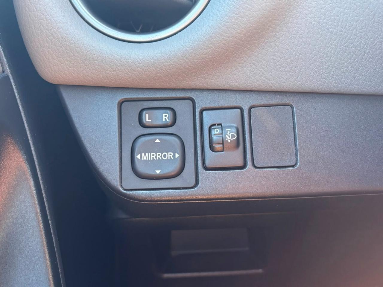 Toyota Yaris 5p Hybrid Automatica - 2016 PROMOFIN!!!!