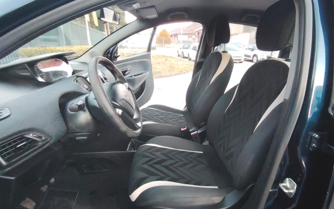 Lancia Ypsilon 1.2 69 CV 5 porte Platinum