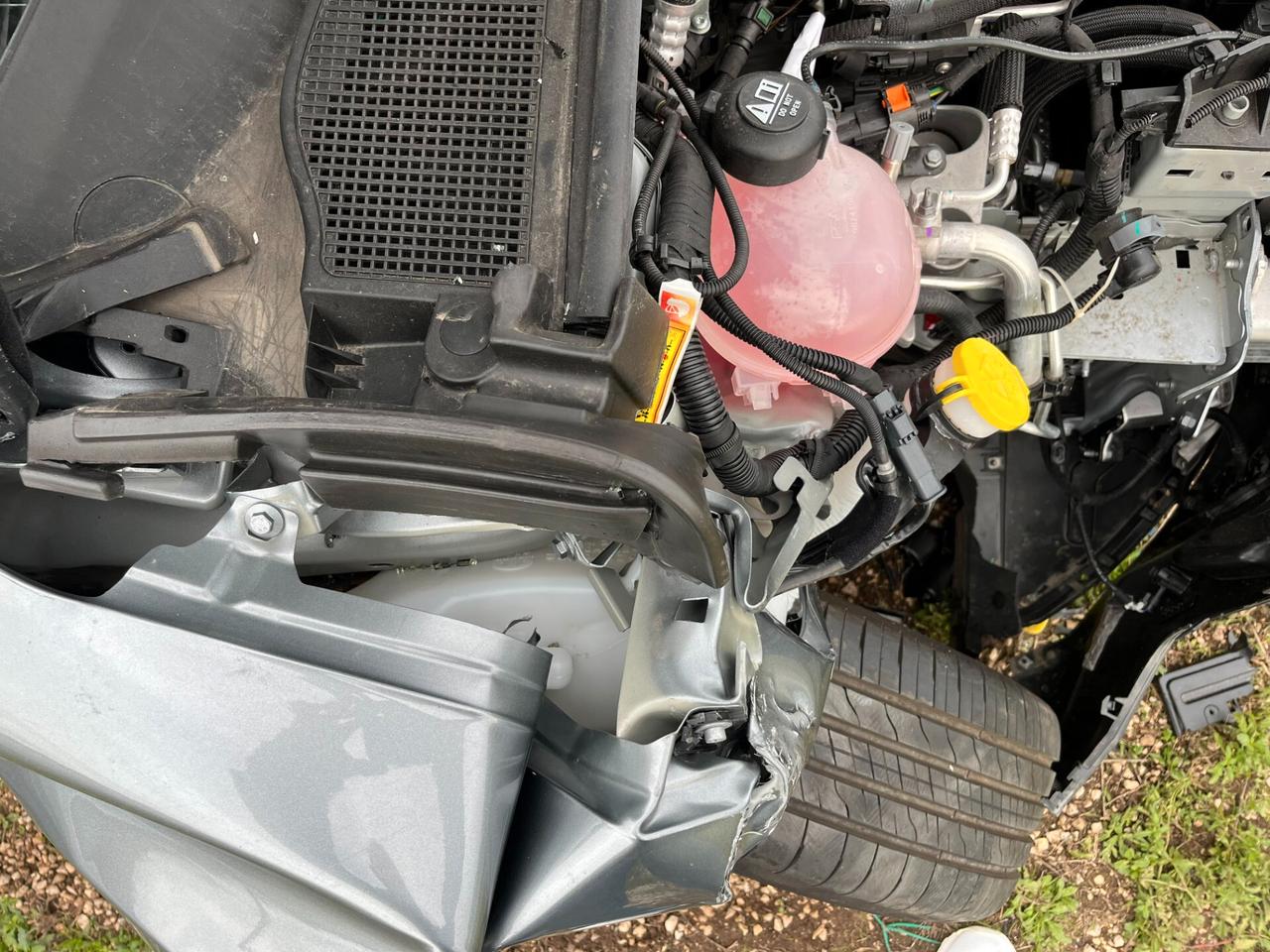 Jeep Avenger BEV Summit 115kW 156 cV Incidentato