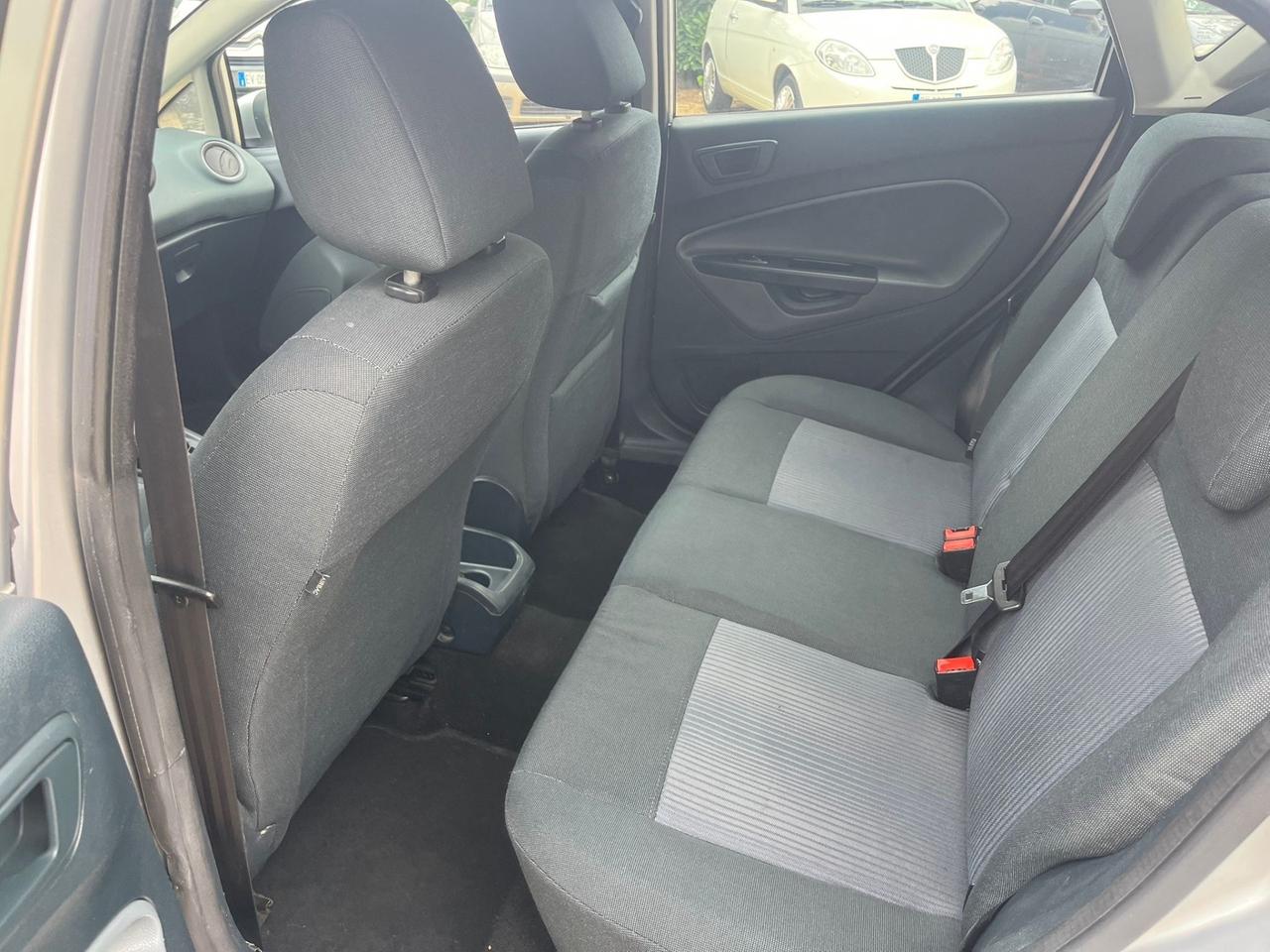 Ford Fiesta 1.2 Benzina - Neopatentati