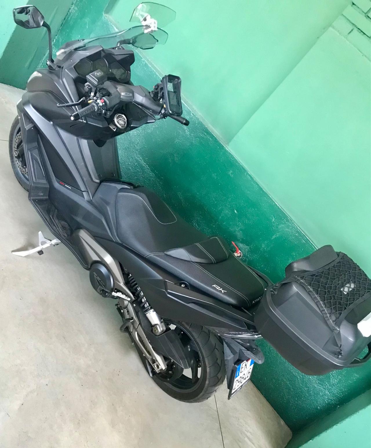 Kymco AK 550