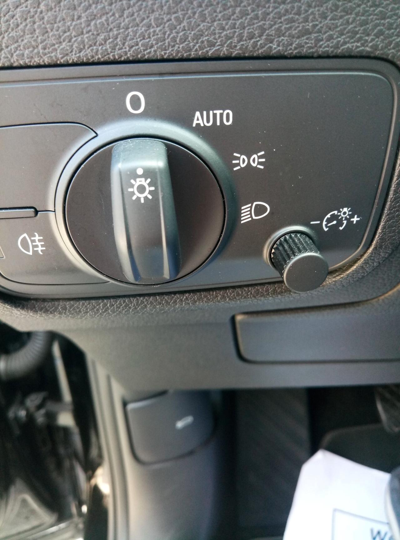 Audi Q2 30 TFSI Business Advanced