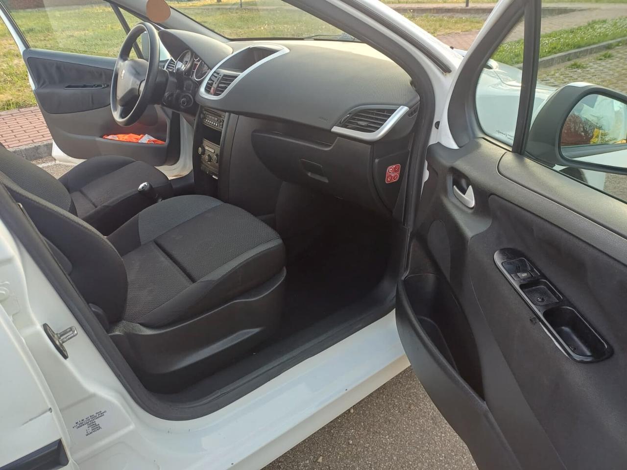 Peugeot 207 1.4 8V 75CV 5p. Energie Sport ECO GPL