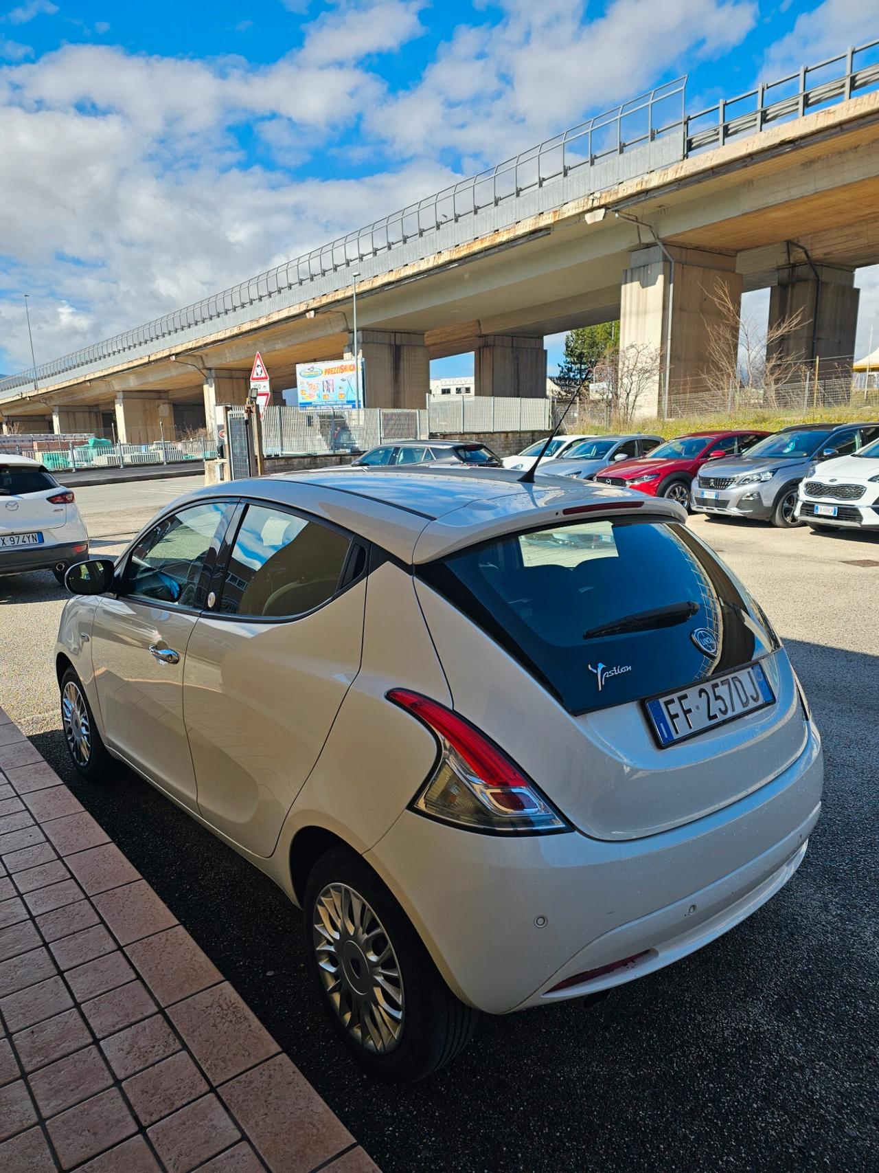 Lancia Ypsilon 1.2 69 CV 5 porte GPL Ecochic Gold