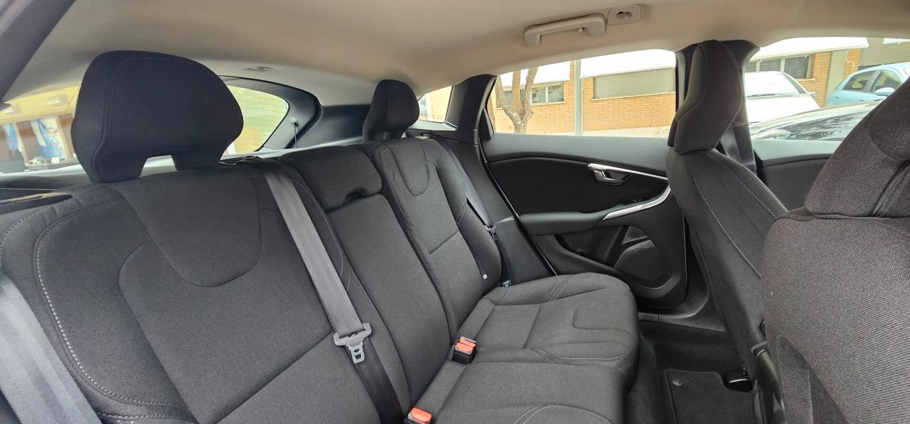 Volvo V40 Cross Country Solo 30.000 km