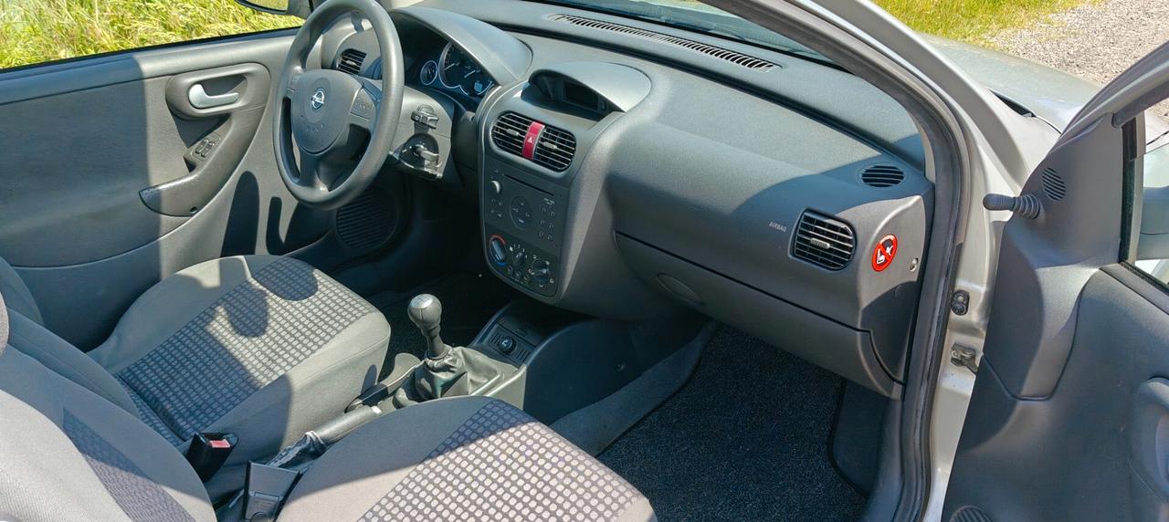 Opel Corsa 1.0 Benzina - Neopatentati