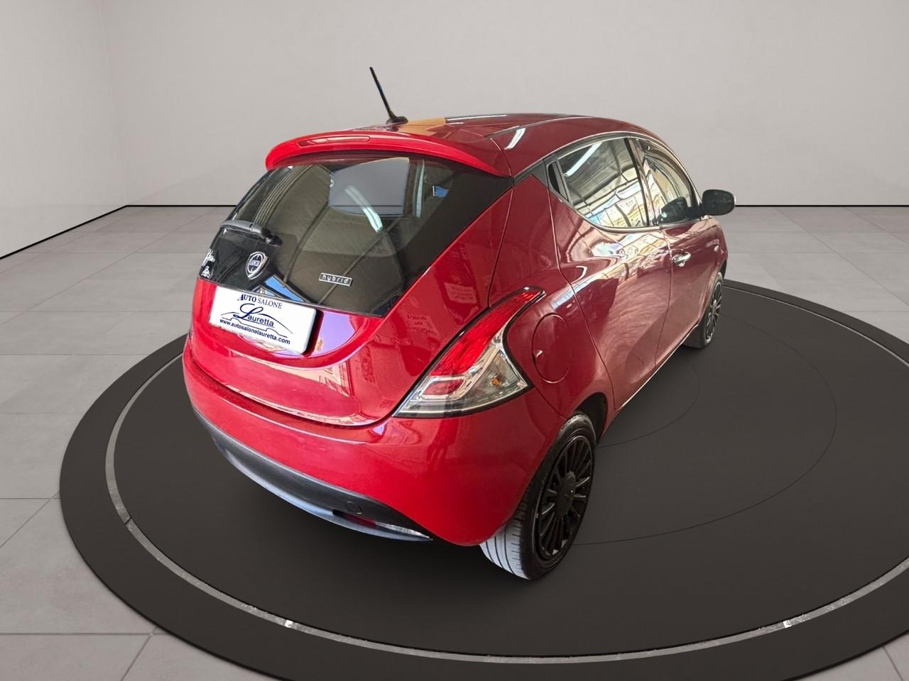 Lancia Ypsilon 1.0 FireFly 5 porte S&S Hybrid Ecochic Silver
