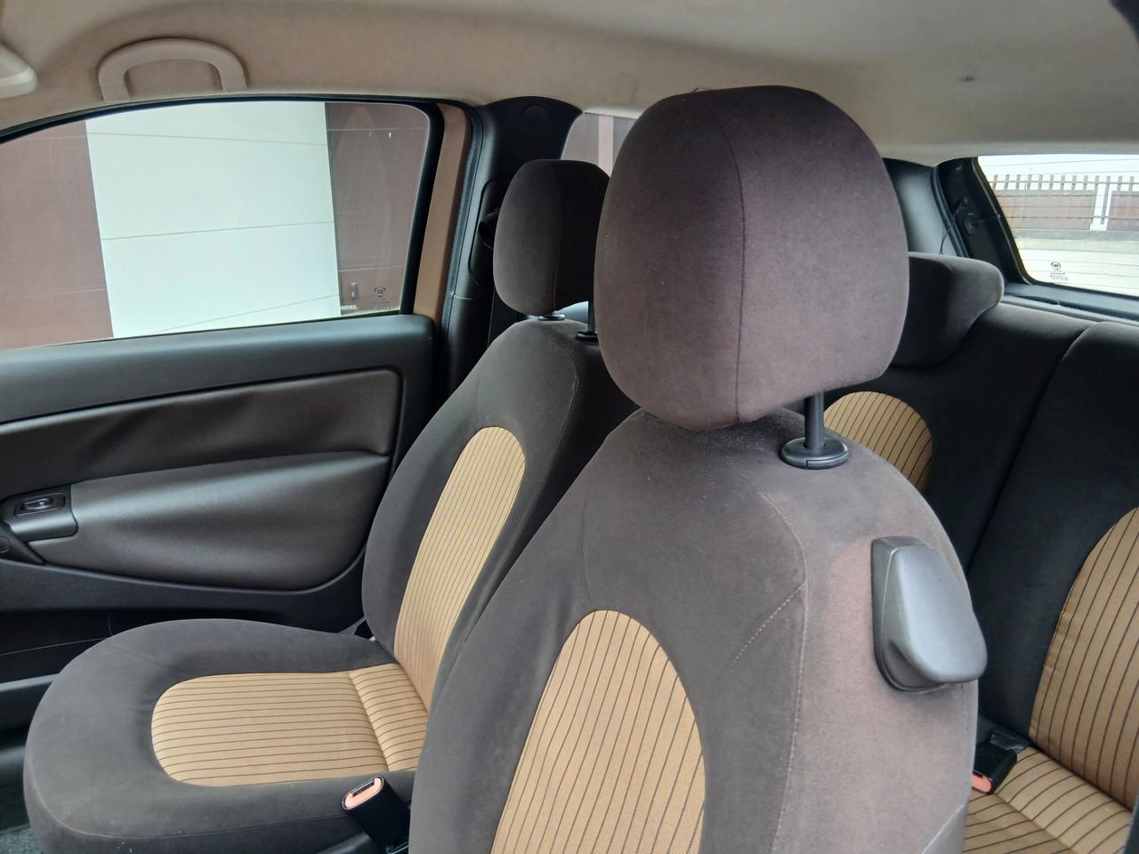 Lancia Ypsilon 1.4 in pronta consegna Ok per neo patentati