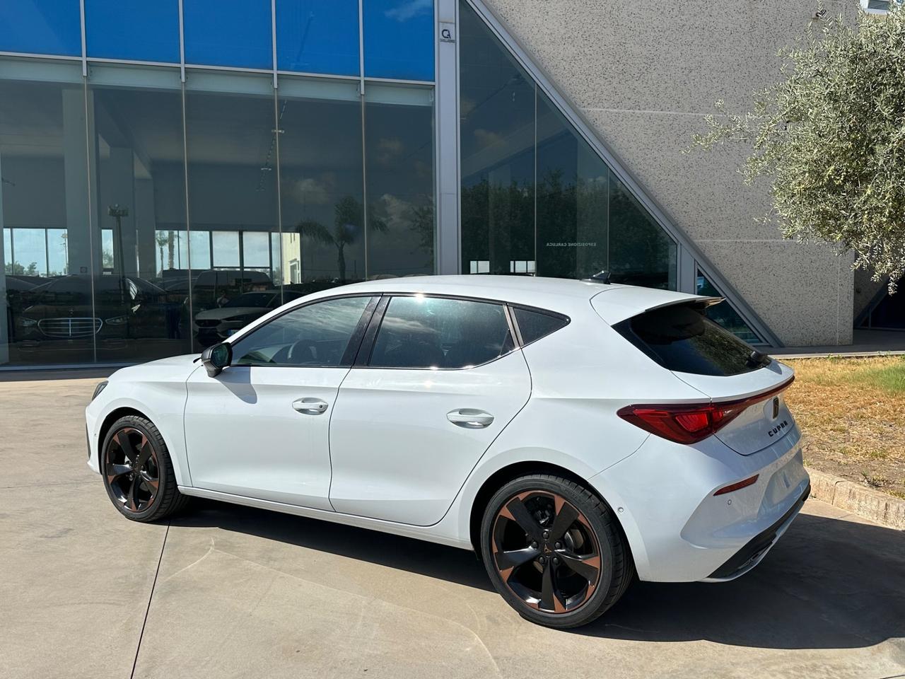 CUPRA Leon 1.5 hybrid dsg possibilità noleggio no scoring