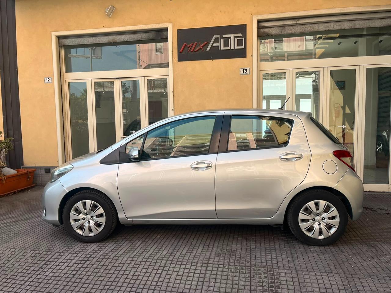 Toyota Yaris 1.0 5 porte Lounge *NEOPATENTATI*