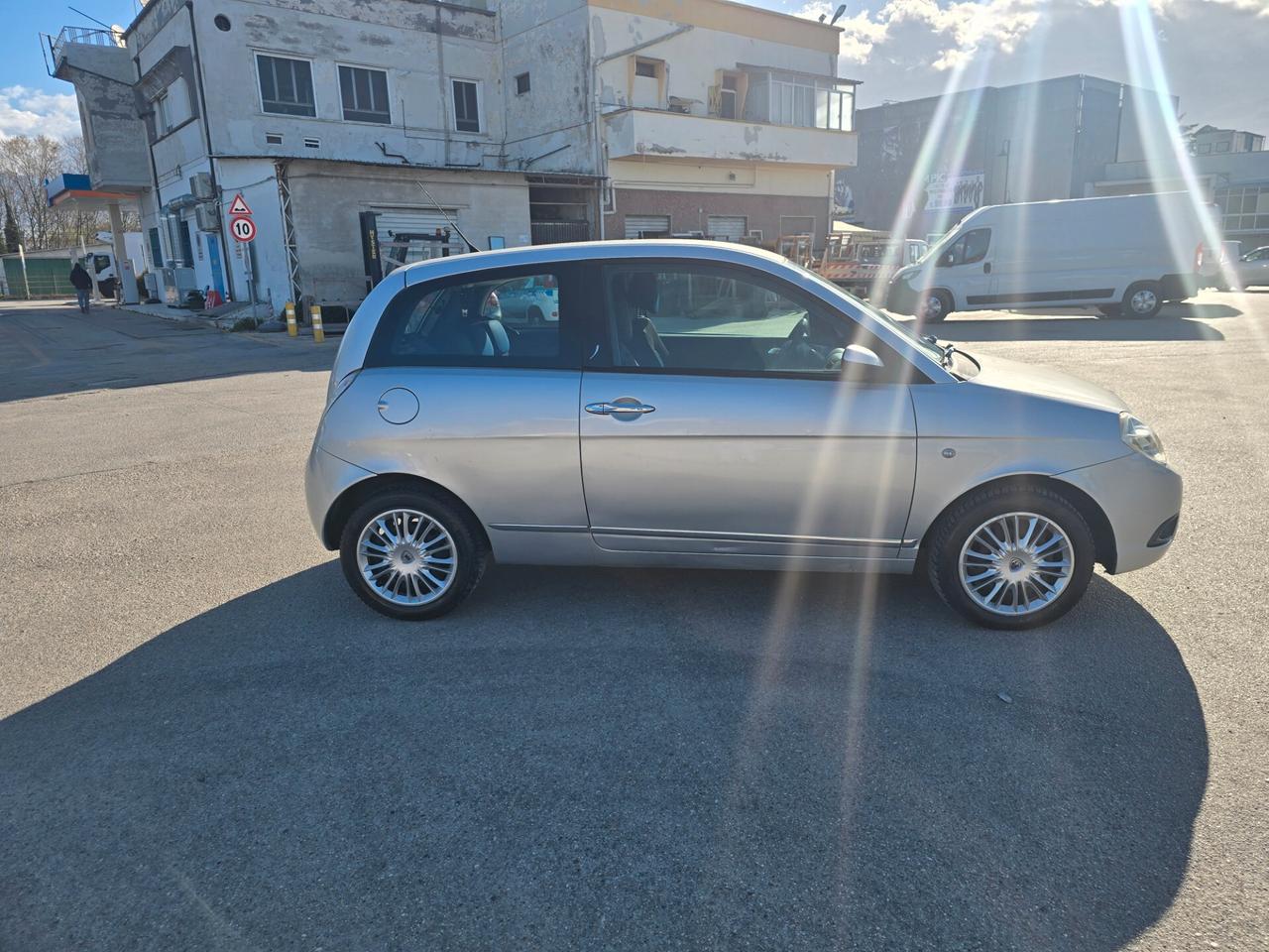 Lancia Ypsilon 1.3 MJT 75 CV Oro Giallo