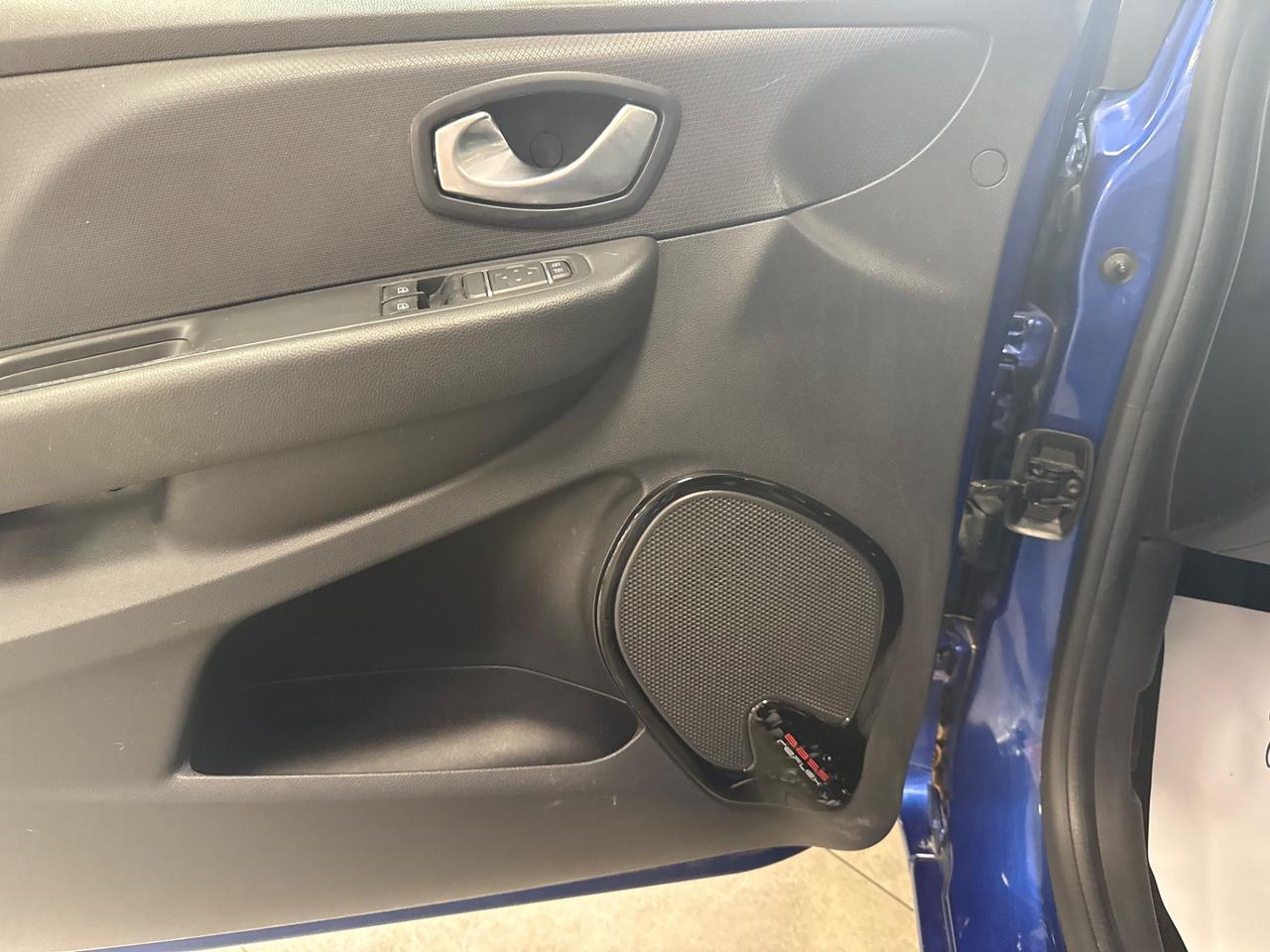 Renault Clio TCe 12V 75 CV 5 porte Moschino Life Ok Neopatentati