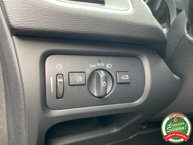 VOLVO V40 D3 Momentum