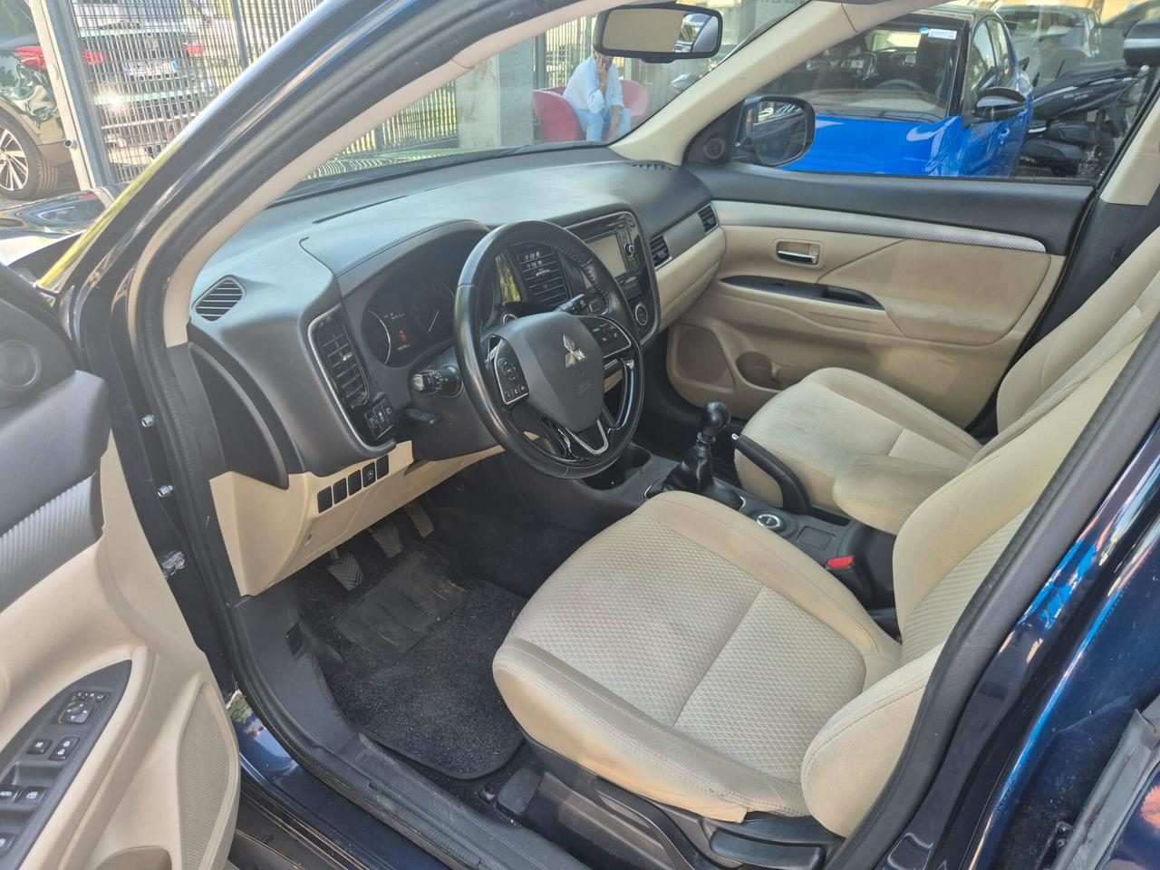 Mitsubishi Outlander 2.2 DI-D 4WD Instyle Plus SDA 7 posti