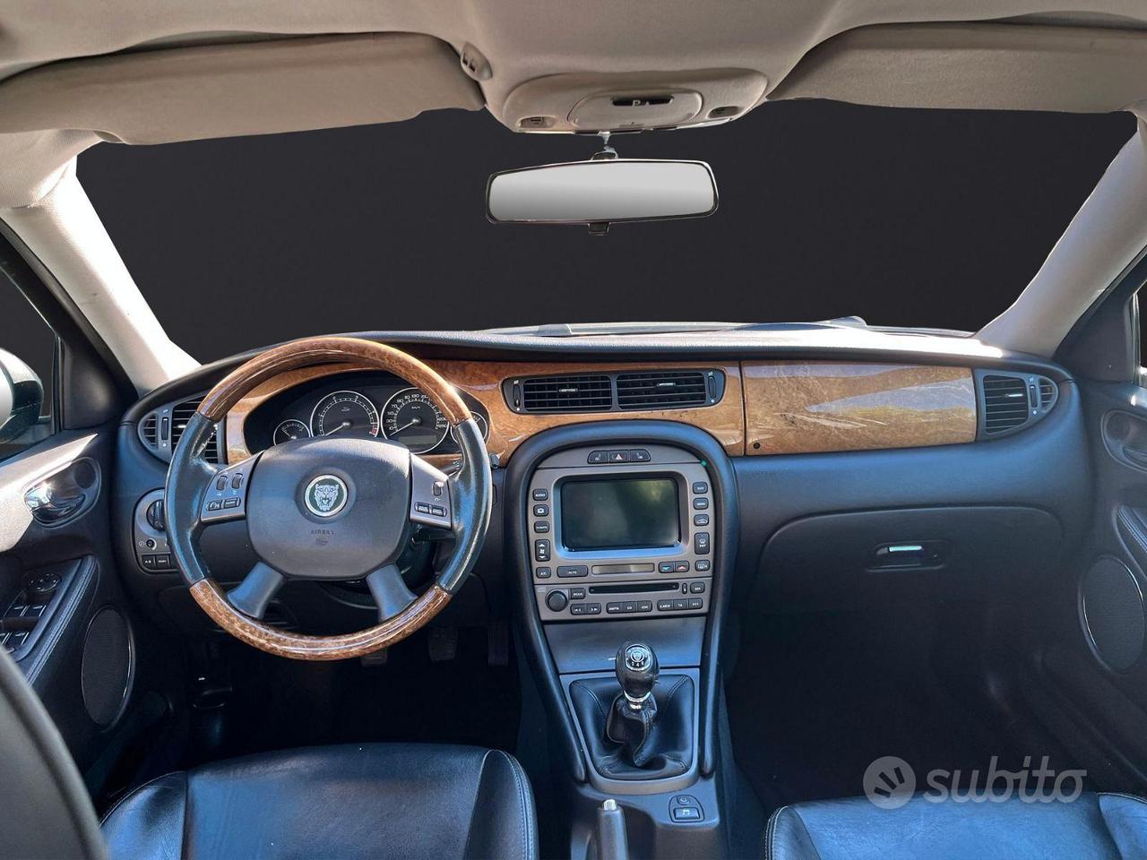Jaguar X-Type 2.2d 155 cv EXECUTIVE-PELLE/NAVI