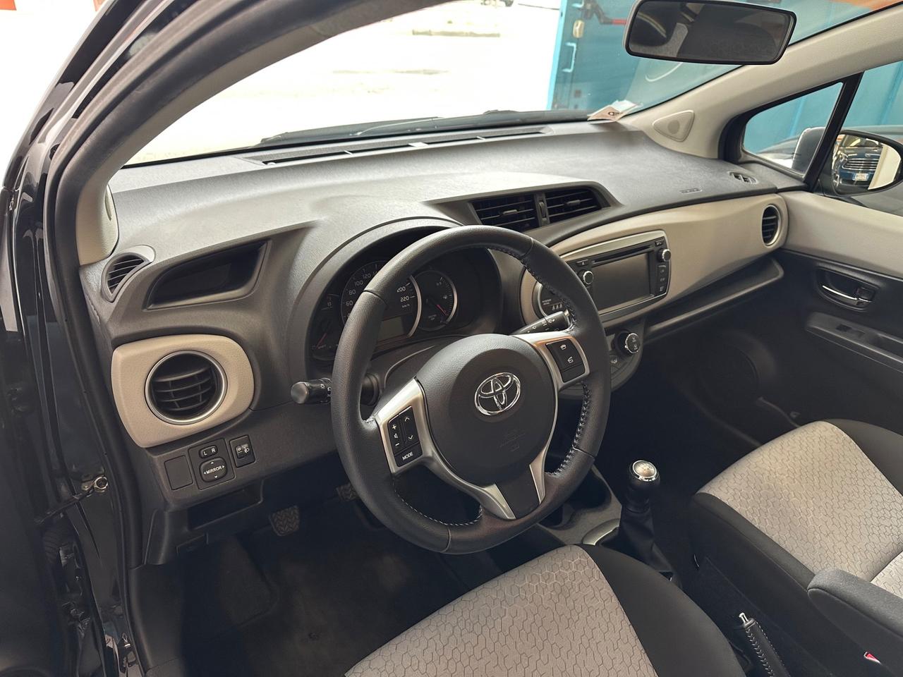 Toyota Yaris 1.0 5 porte Lounge - Navy