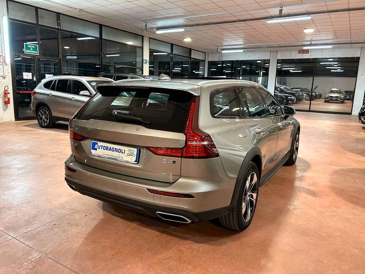 Volvo V60 Cross Country BUSINESS PRO B4 (d) AWD Geartronic 48000 KM