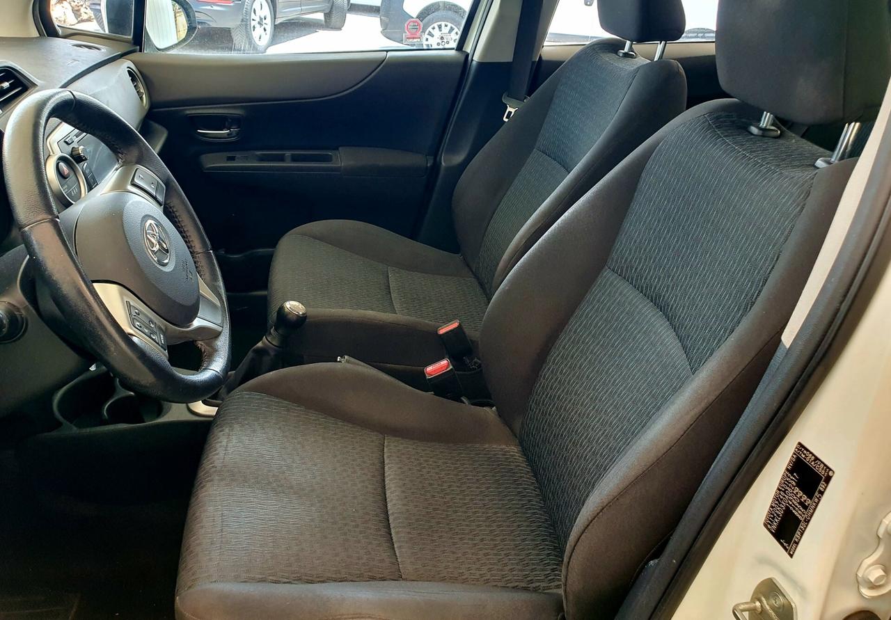 Toyota Yaris Lounge 1.0 BENZ. CON NAVI - 2013 - KM. 82.000