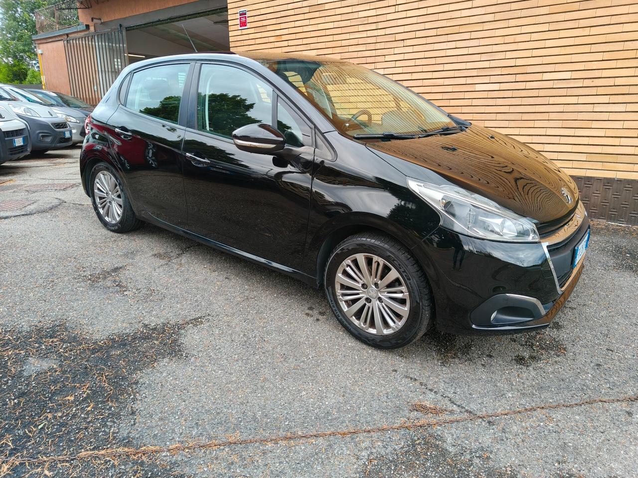 Peugeot 208 PureTech 82 5 porte Allure