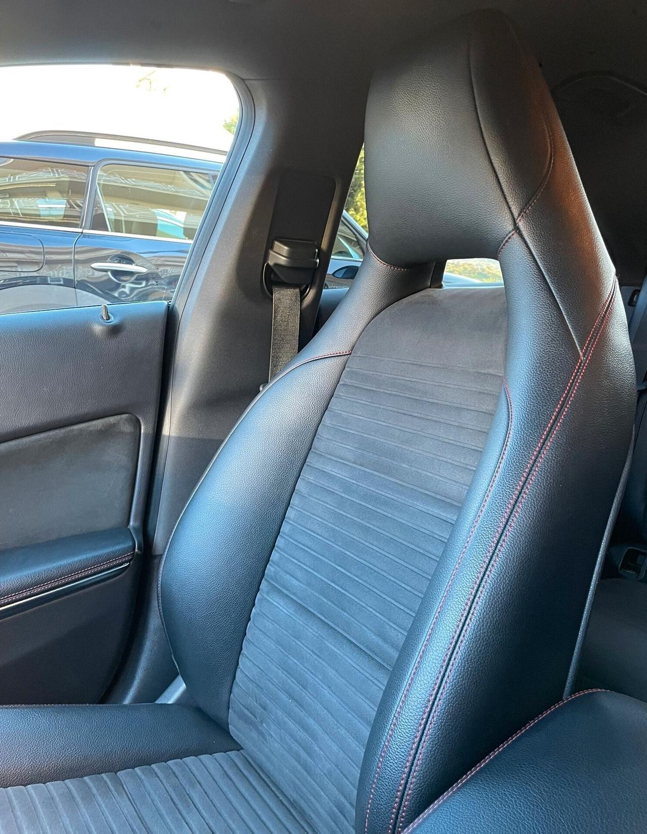 MERCEDES-BENZ CLA AMG Premium200D Dark Night