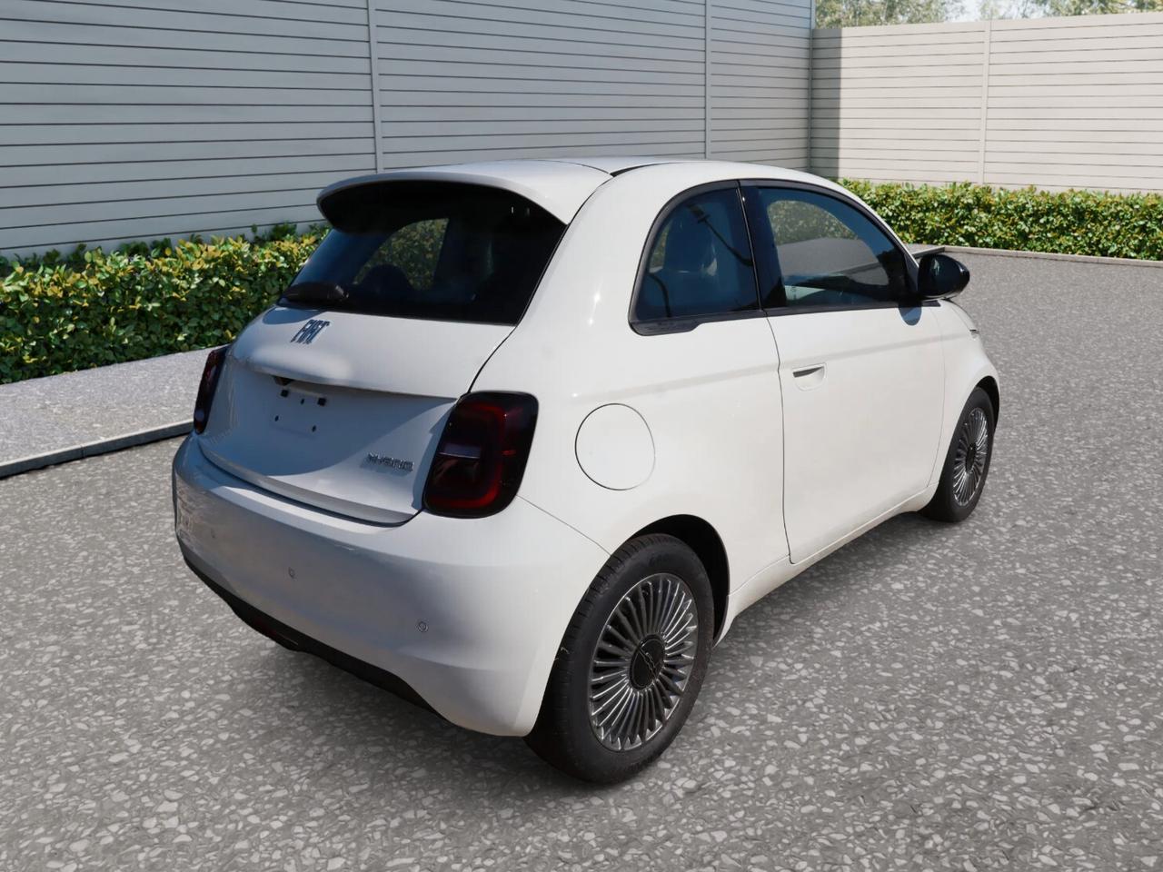 FIAT New 500 1.0cc 65cv Hybrid ICON + Pack Comfort