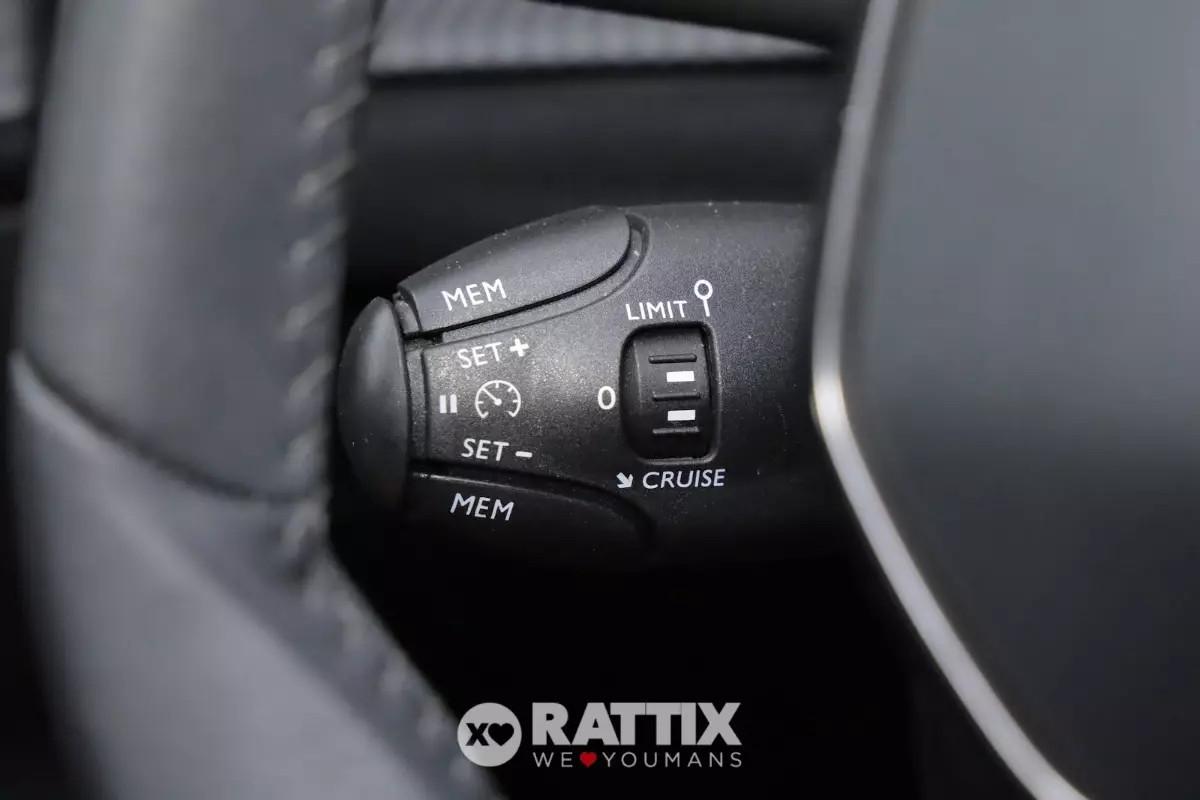 Peugeot e-2008 motore elettrico 100kW Allure Pack