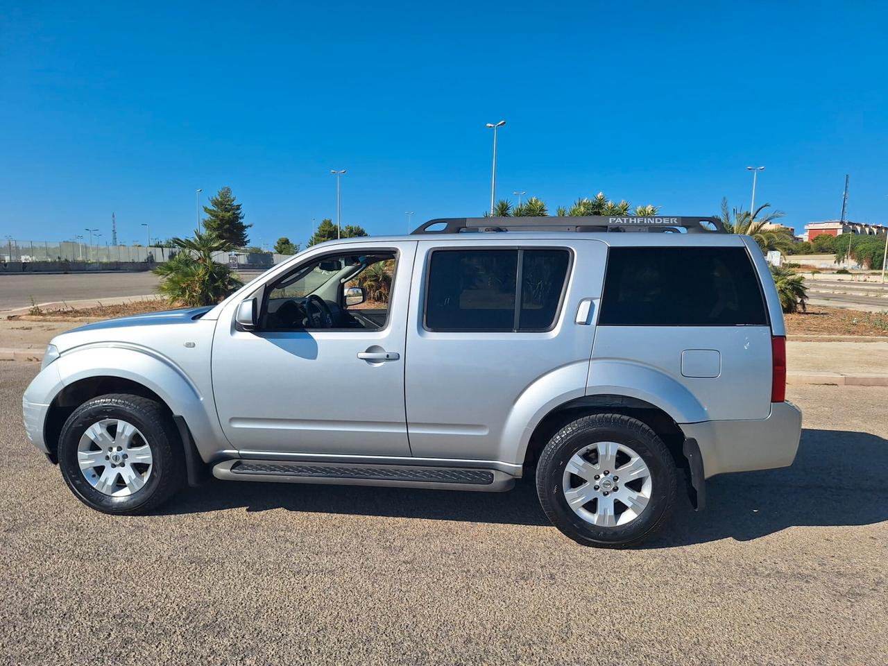 Nissan Pathfinder 2.5 dCi SE - GANCIO TRAINO