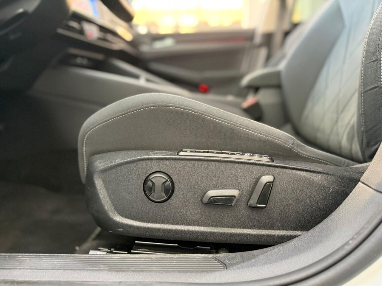 Golf 1.4 TSI eHYBRID 204 CV DSG Style Allestimento GTI NEOPATENTATI