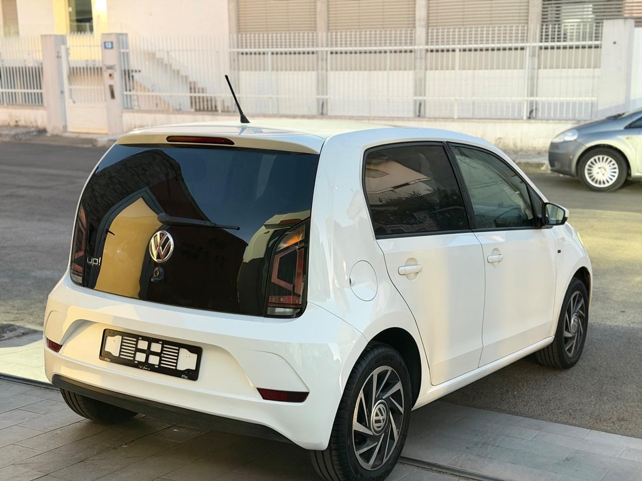 Volkswagen up! 1.0 75 cv 5p.-2018/LED/PANO/LEGA