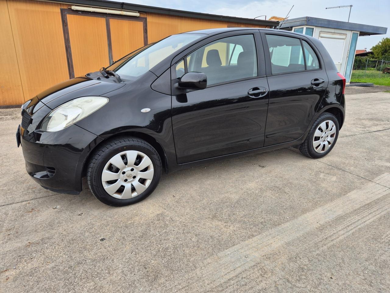 Toyota Yaris 1.0 5 porte