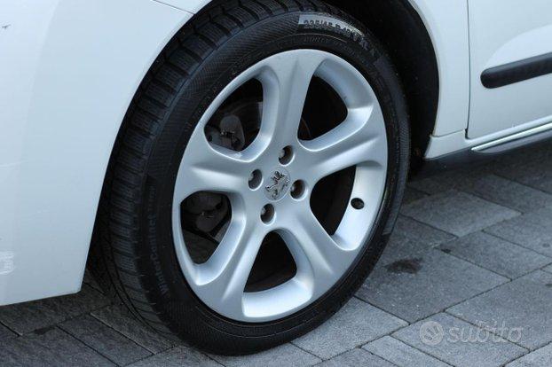 PEUGEOT 3008 1.6 HDi 110CV Tecno TETTO PANO.+ HE