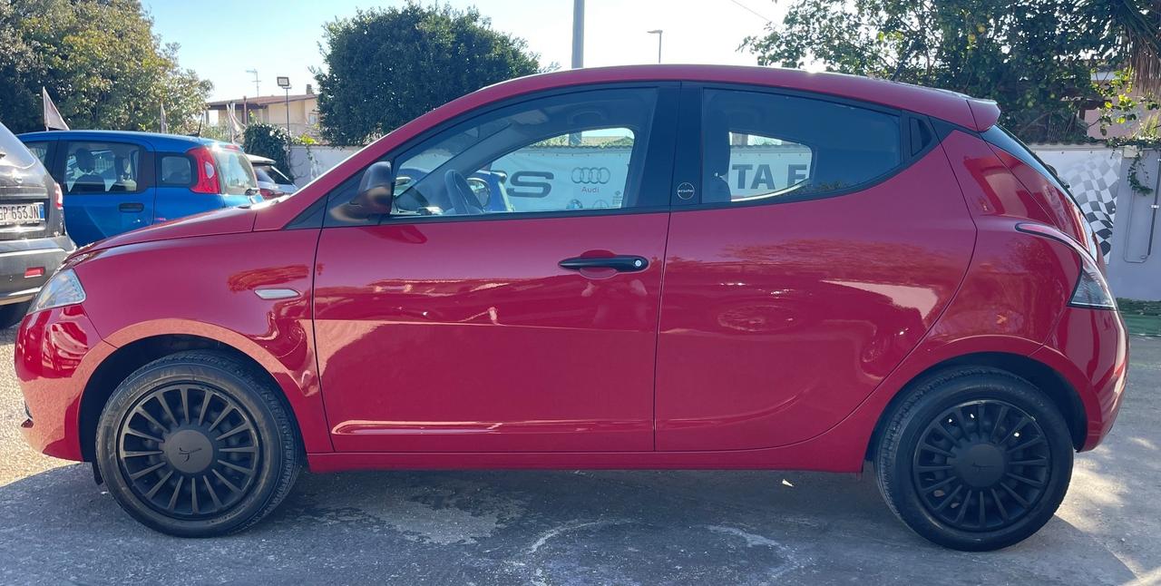 Lancia Ypsilon Ecochic Hybrid 1.0 FireFly 70cv