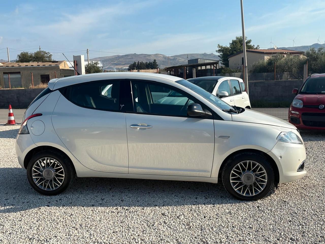 Lancia Ypsilon 0.9 TwinAir 85 CV 5 porte S&S DFN Gold