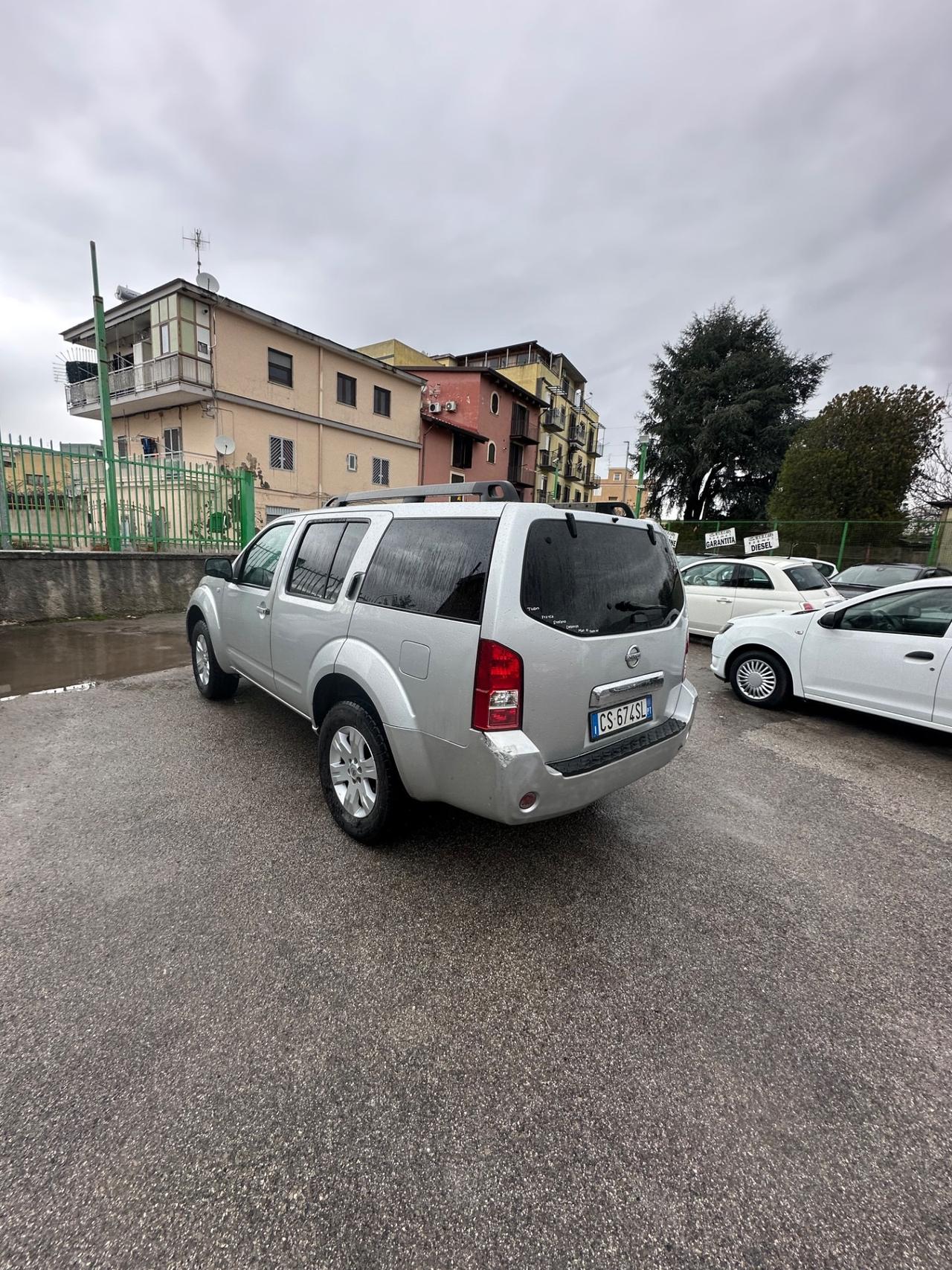 Nissan Pathfinder 2.5 dCi LE