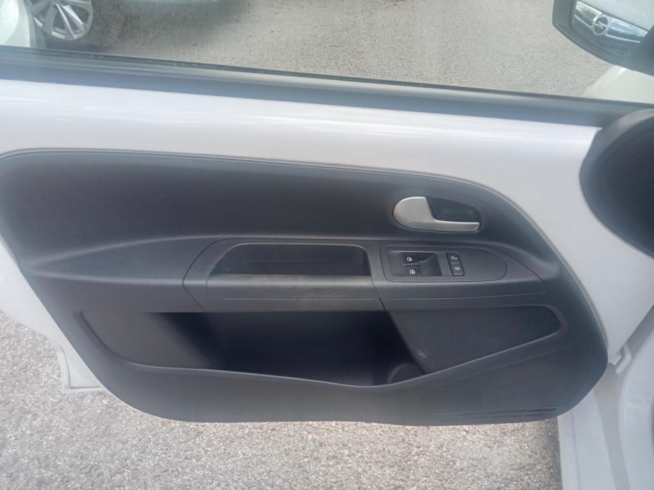 Volkswagen up! 1.0 75 CV 5p. Cambio automatico OK Neopatentati