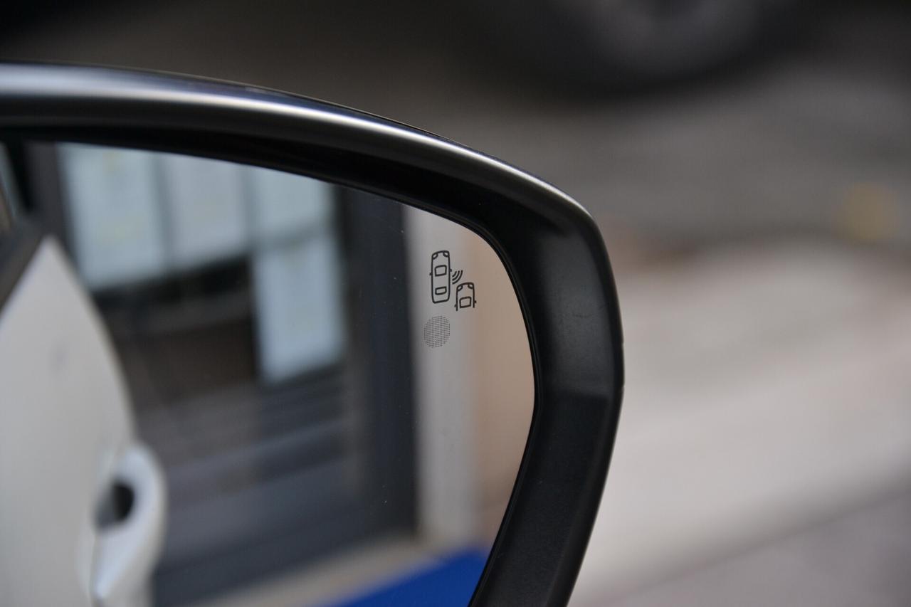 Peugeot 5008 1.5 HDi 130CV 7POSTI AUT.+NAV+LED+RCAM+PELLE+PDC