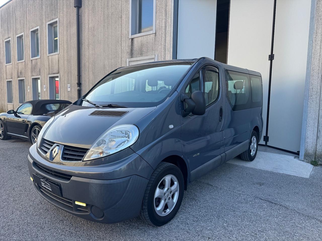 Renault Trafic 2.0 dci 9 posti