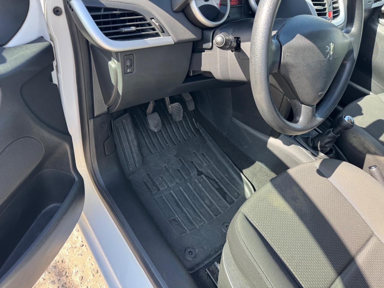 Peugeot 207 1.4 VTi 95CV 5p. XS NEOPATENTATI