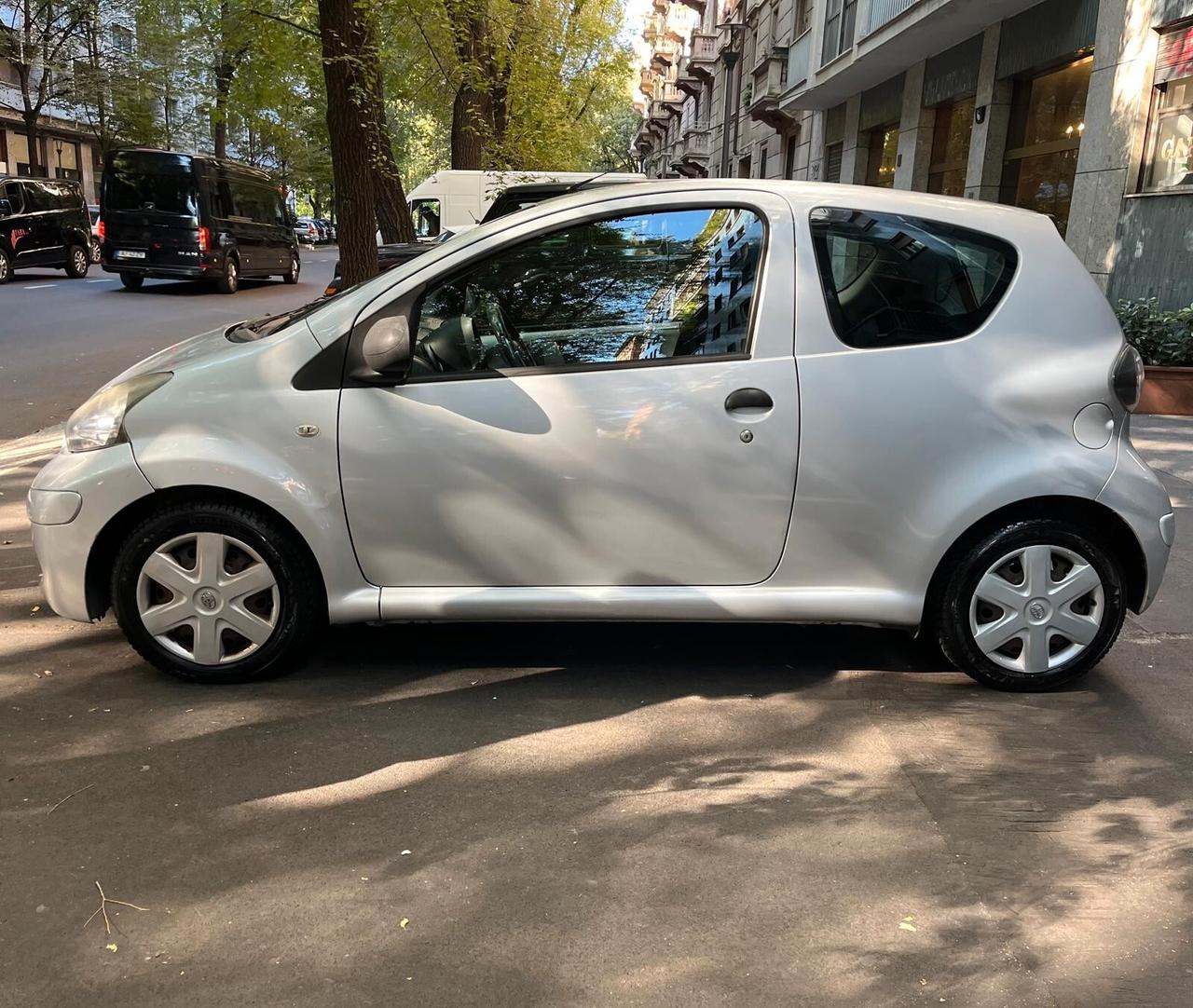 Toyota Aygo 1.0 VVT-i 69 CV 3 porte x-play