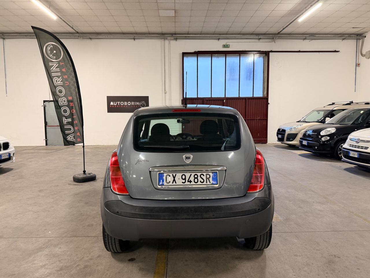 Lancia Ypsilon 1.2 16V Platino